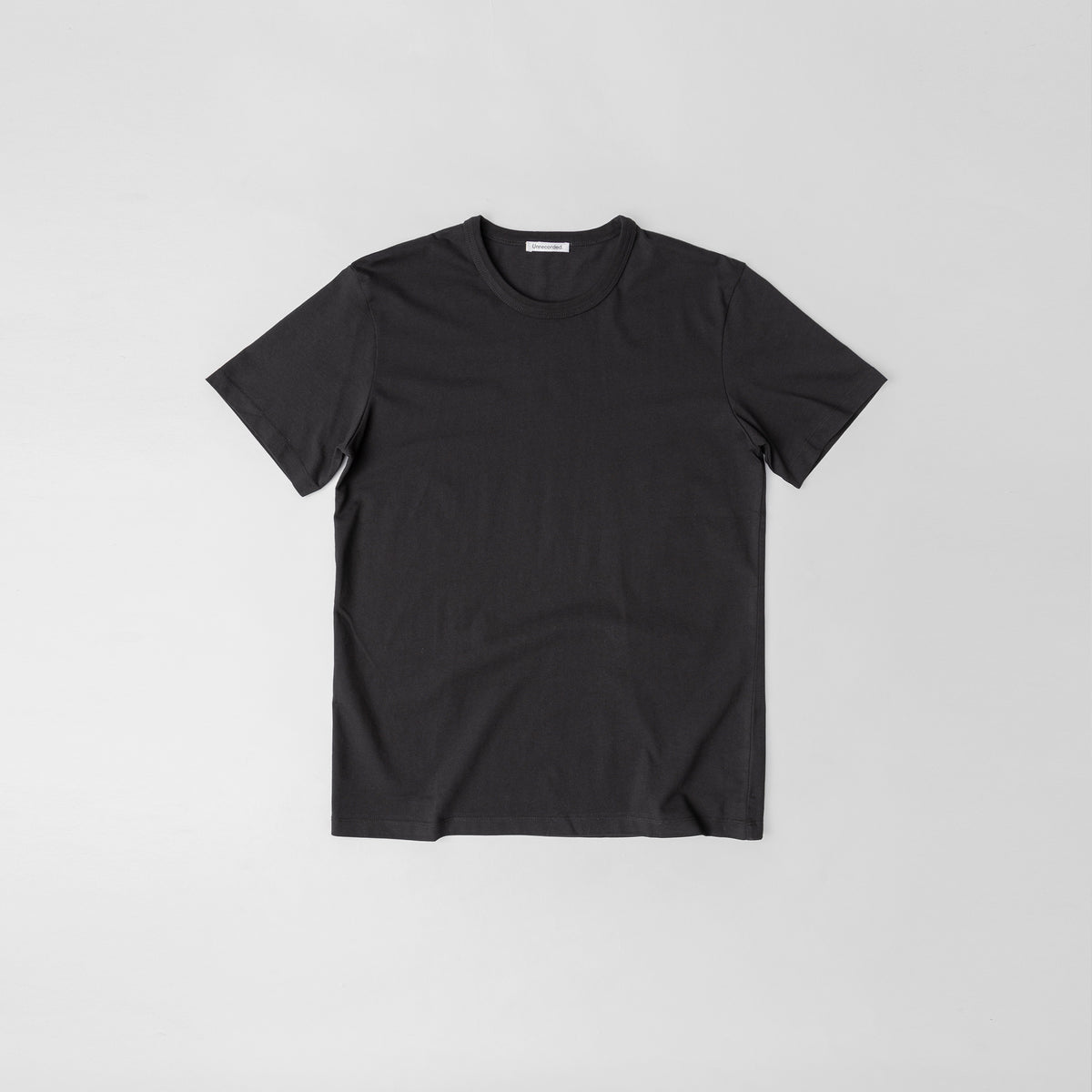 T-Shirt 180 GSM in Black made from organic cotton - Front Men - Front Women